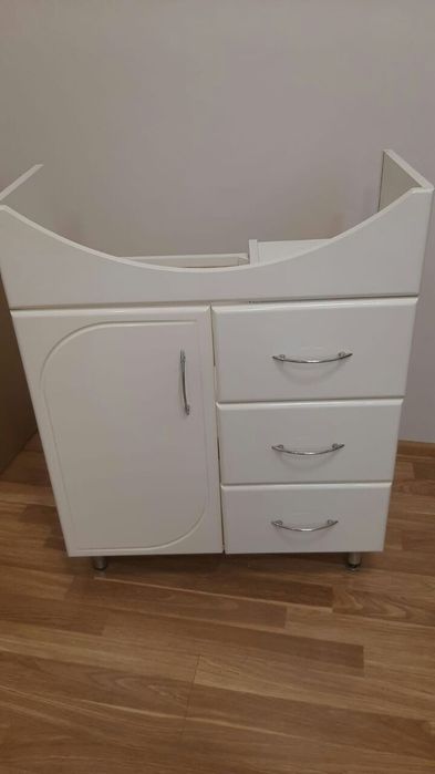 Тумба під умивальник (компактна)
Продам компактну тумбу під умивальник у хорошому стані.
Ідеально підходить для невеликих ванних кімнат
Не займає бага