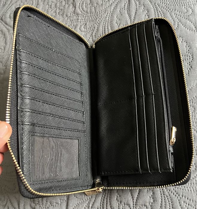 Carteira, porta documentos e telemóvel