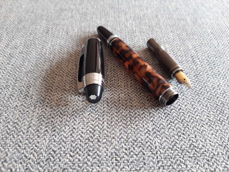 Caneta de tinta permanente MONTBLANC