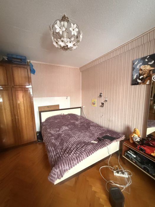 Продаж 2 к квартири Кирилівська 117 Поділ