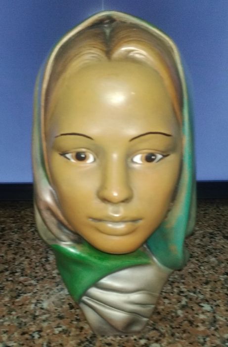 Busto feminino em cerâmica antigo