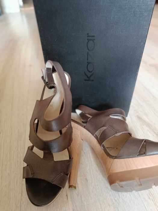 Sandały skórzane na szpilce Kazar 38