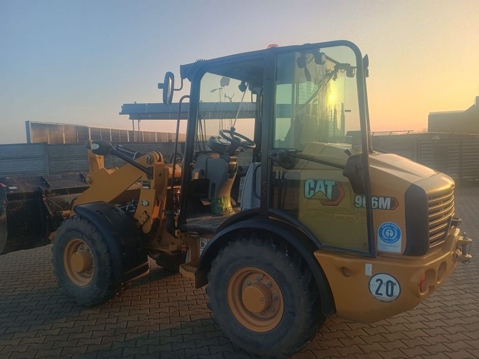 Ładowarka Caterpillar 906M