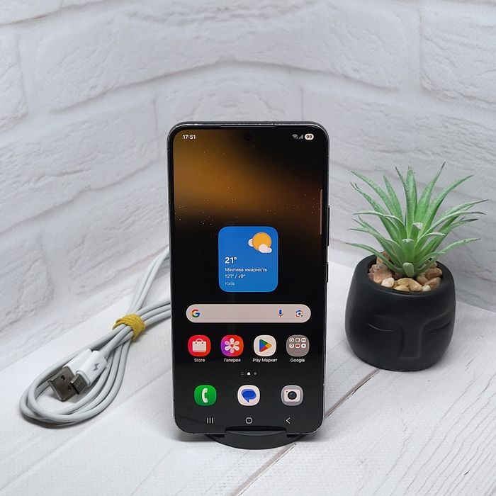 Продам телефон Samsung S22 8/256Gb NFC в гарному стані