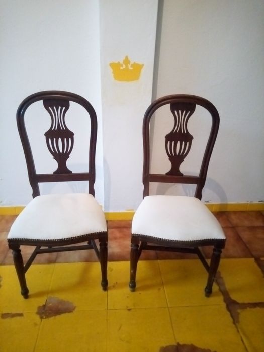 Cadeiras cadeiras com assento macio em pele sintética branca de boa qu