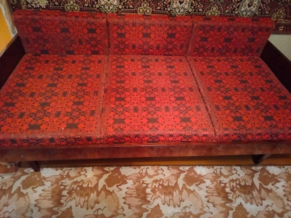 Меблі часів СРСР (диван, антресолі)
