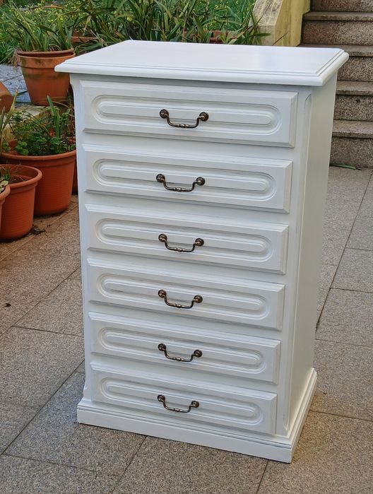 Vendo CAMISEIRO com 6 GAVETAS em madeira MACIÇA como novo.