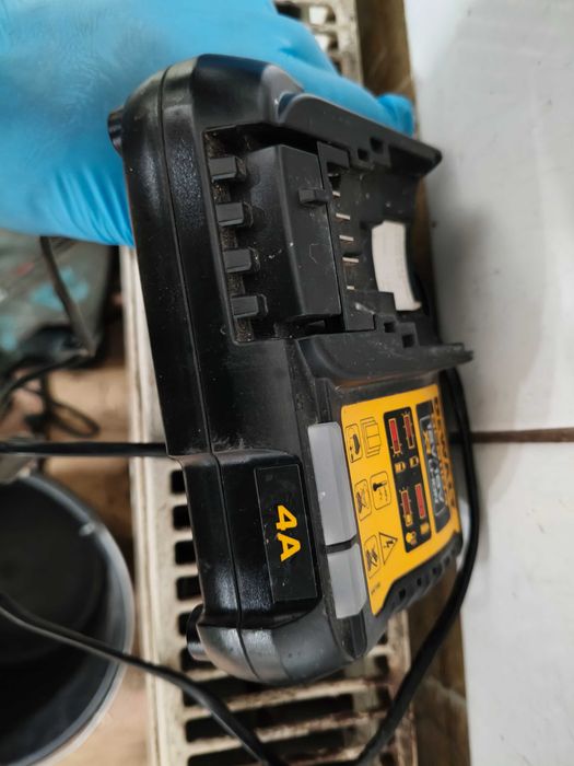 DeWalt ładowarka dcb1104