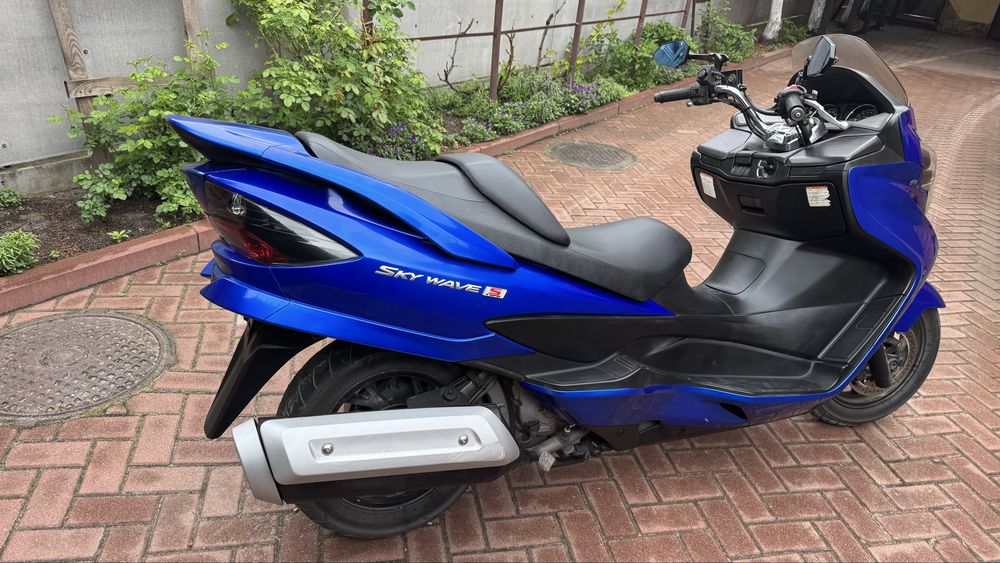 Макси - скутер Сузуки Скайвей 400 SUZUKI SKYWAVE 400
