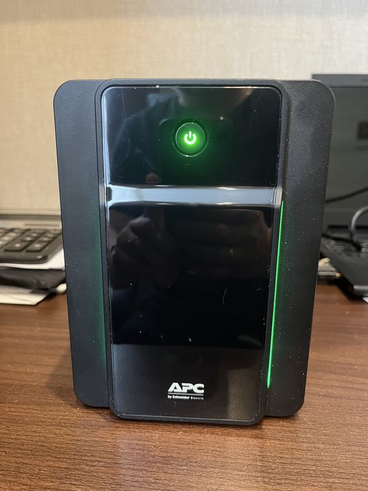 Бесперебойник APC 1600VA, 900W