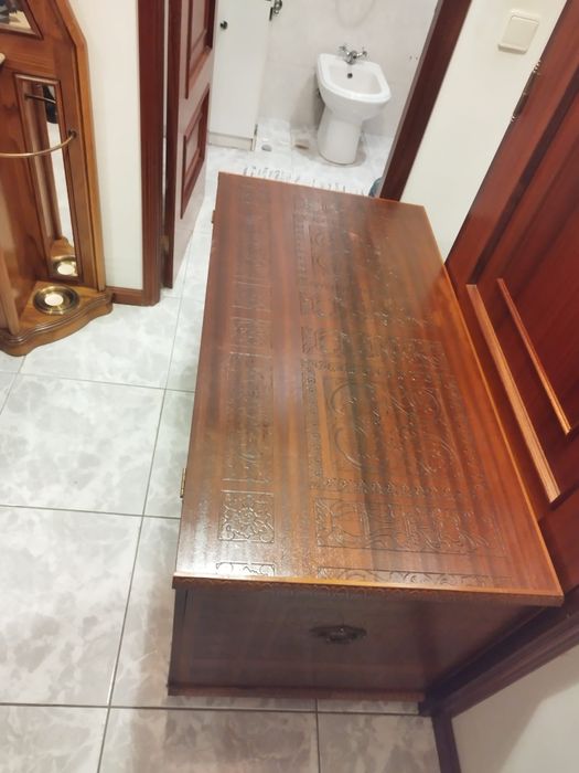 Baú de madeira      .