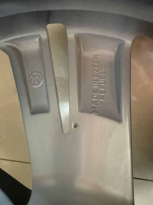 Диски оригінал VW Tiguah r19/5/112 5NA601025AG ANTRH