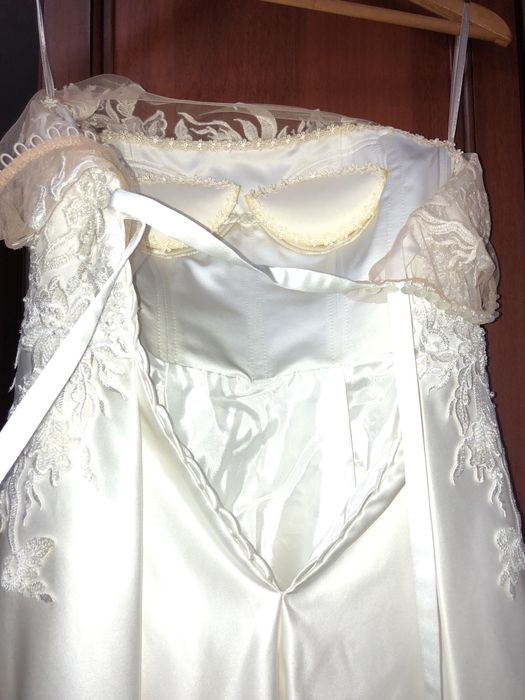 Вишукана весільна сукня