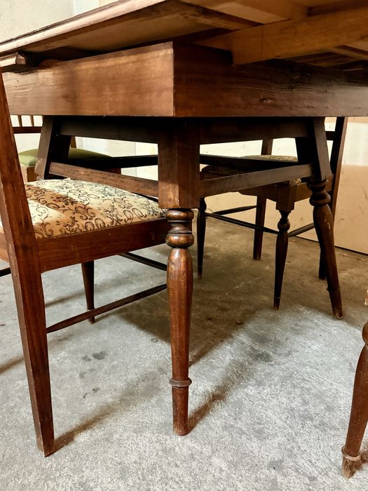 Mesa extensivel + 4 cadeiras (Estilo Vintage)