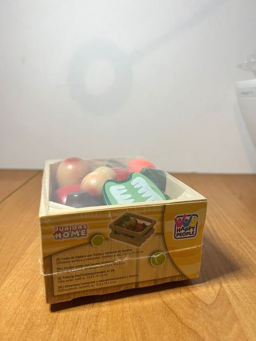 Drewniany koszyczek z owocami/warzywami z drewna