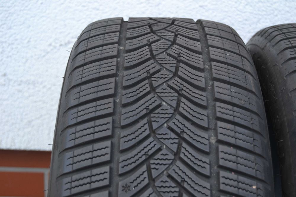 2x zima 225/55r17 Goodyear Ultragrip 2023rok 225/55-17 Performance