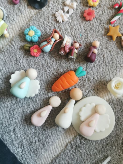 Várias peças em gesso Biscuit para aplicação