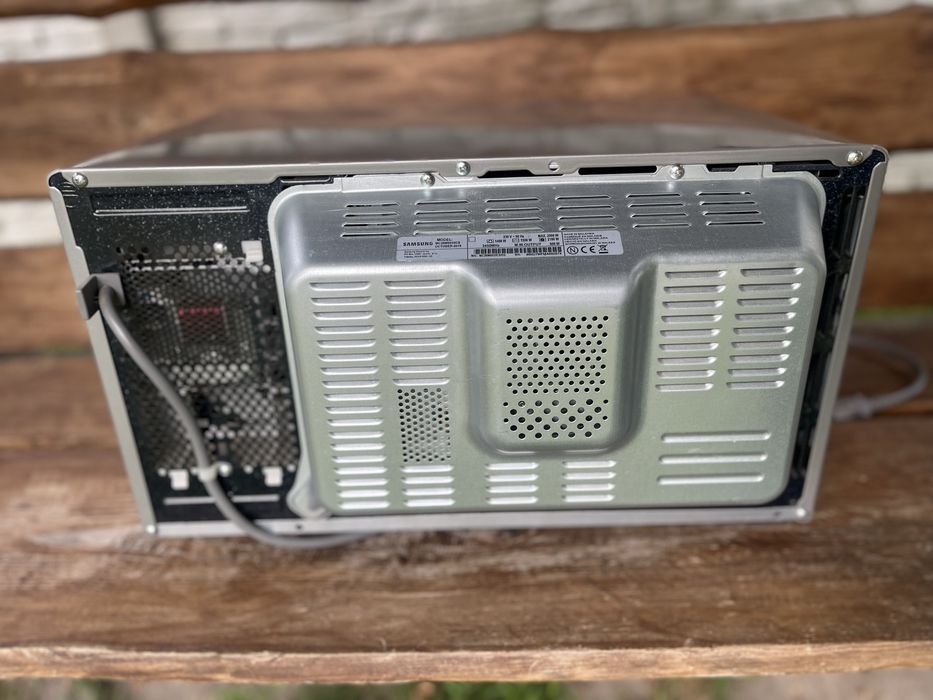 Продам б/у мікрохвильову піч Samsung в дуже хорошому стані