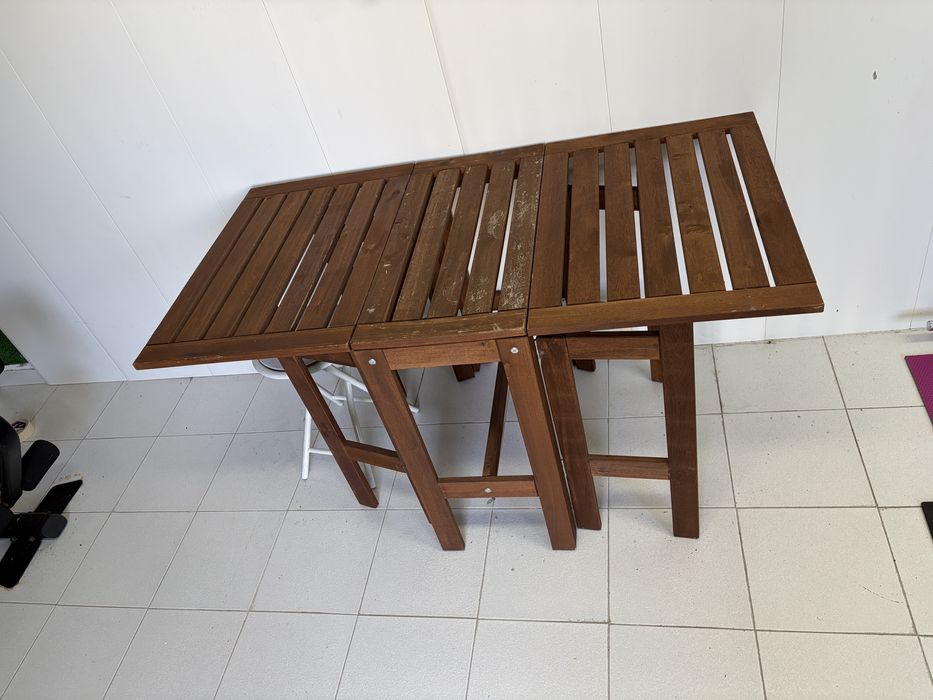 Mesa de jardim em madeira