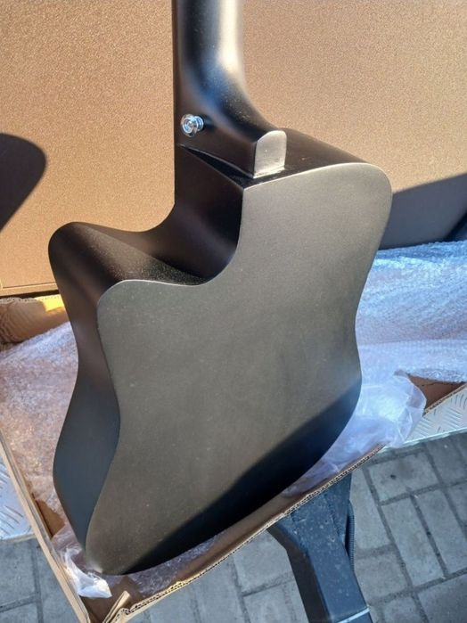 Шестиструнная акустическая  гитара новая в упаковке 6 струн