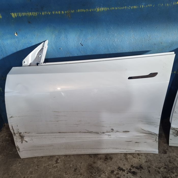 Tesla   двери  левые