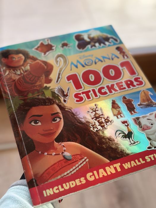 Ksiazka Vaiana z grami i naklejkami