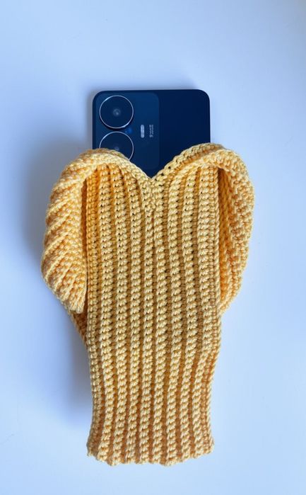 Трендовий в'язаний чохол для телефону