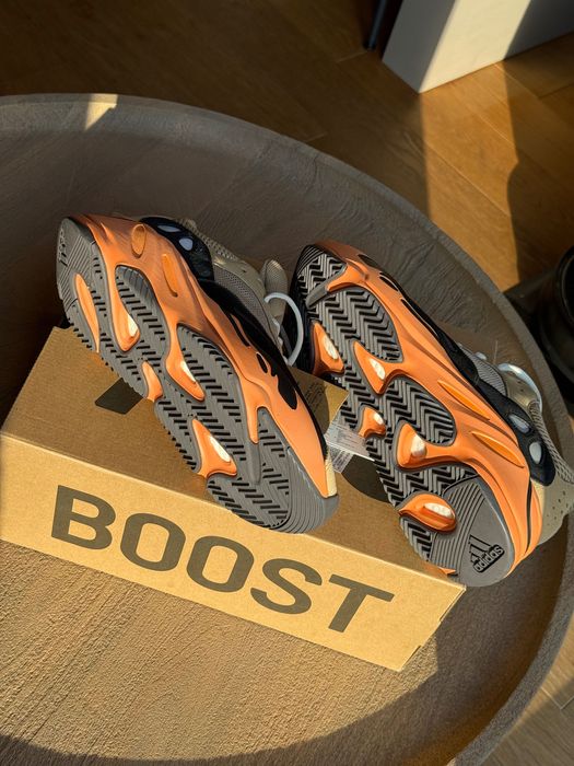 NOWE Yeezy 700 Enflame Amber – EU 42