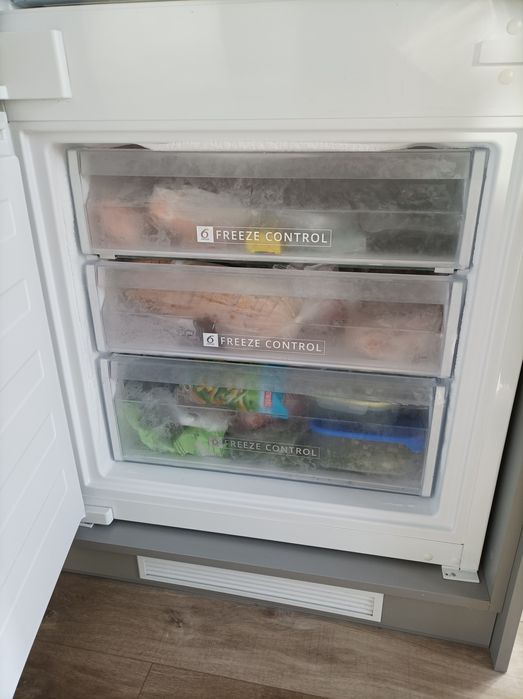 Lodowko-zamrazalka do zabudowy Whirlpool SP 40 801 EU 1