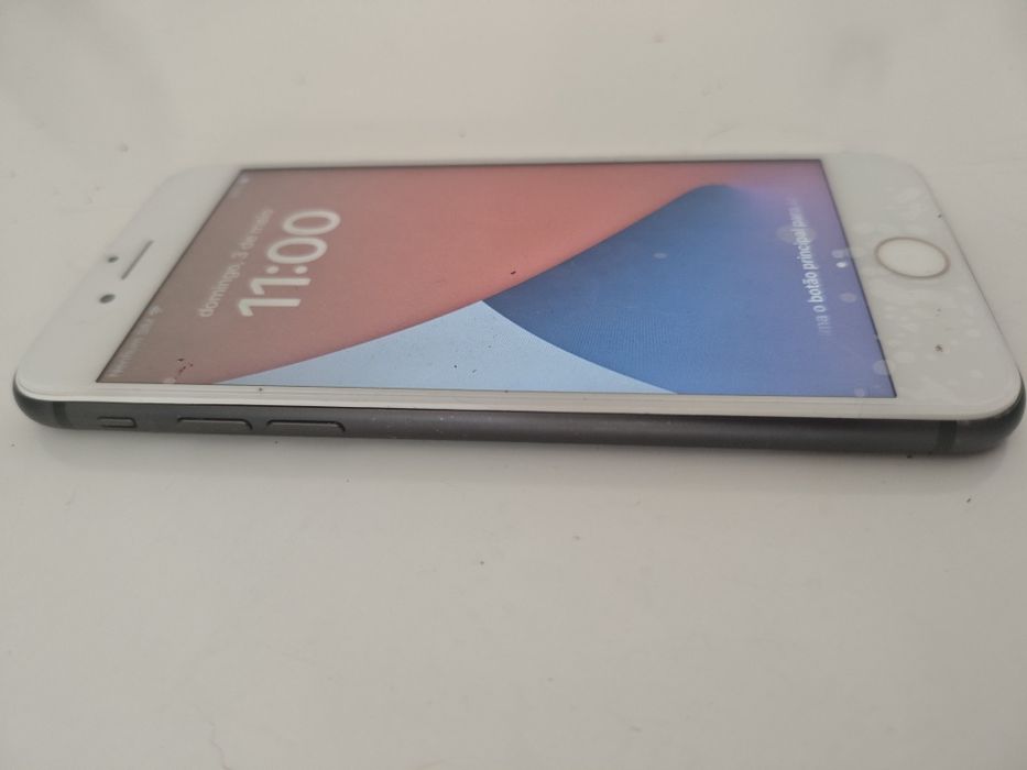 iPhone  8  64Gb.