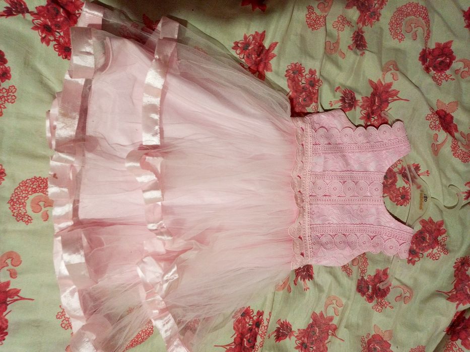 Продам сукні на дівчинку 4+