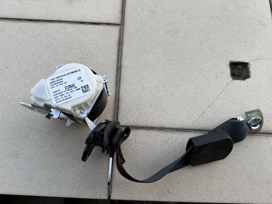 Ремінь безпеки задній лівий Jeep Cherokee kl USA