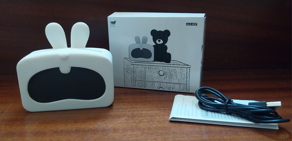 Alarm clock com cabo USB