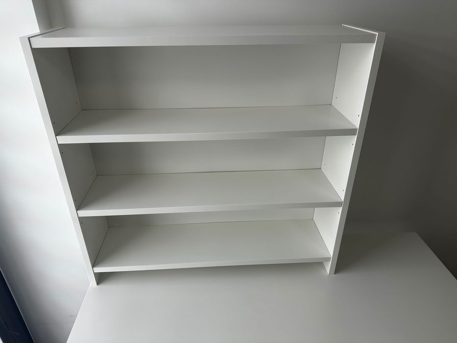 Biurko dziecięce Ikea z półkami