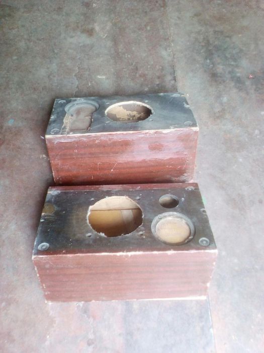 Корпуса для динаміків підходядь для авто.