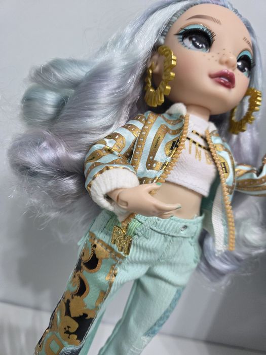 Rainbow High lalka custom Daphne Minton