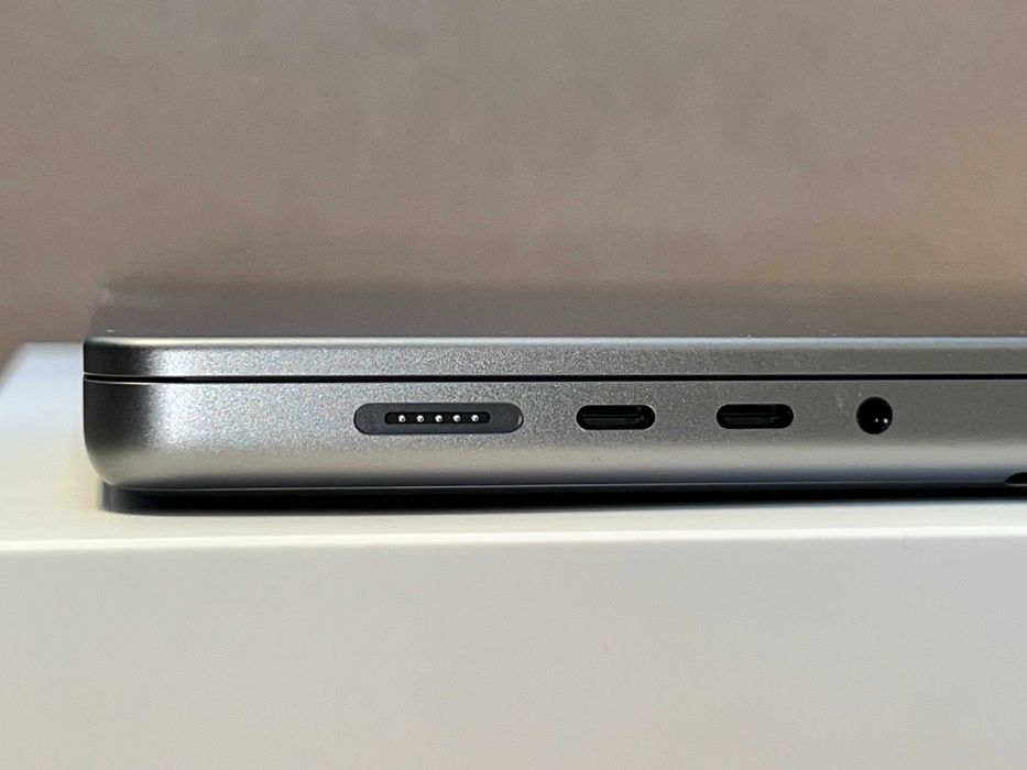 MacBook Pro 16" M2 Max, 96GB/8TB – jak nowy