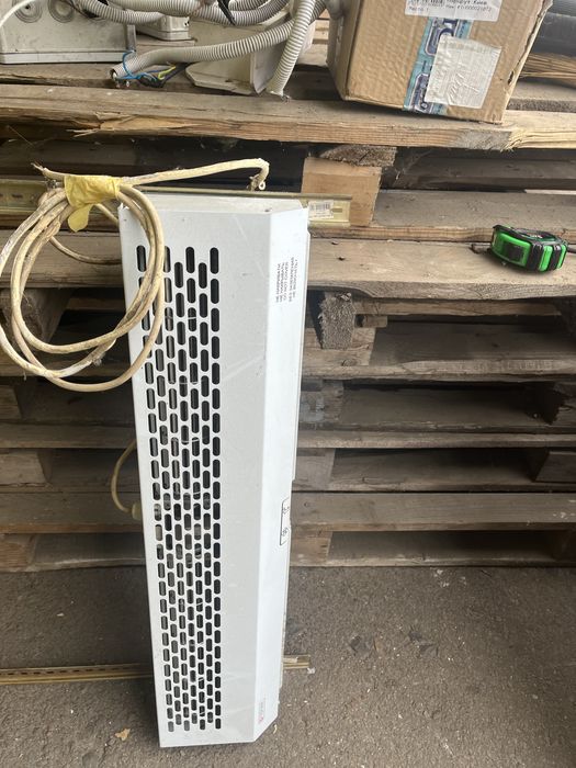 Полка деревяна на 4-5 полок , висота 160*70