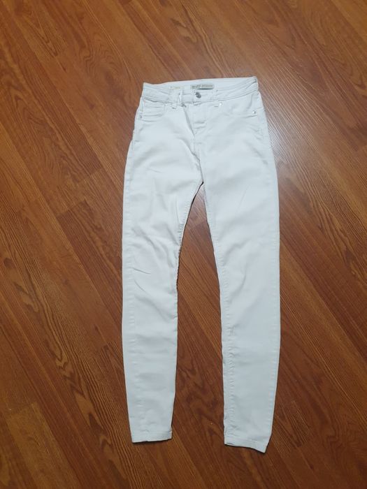 Білі джинси Bershka (EUR 36) Push up