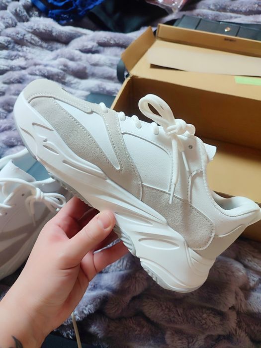 Кроссовки женские