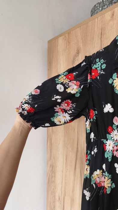 Czarna długa sukienka maxi new look wiosenna
