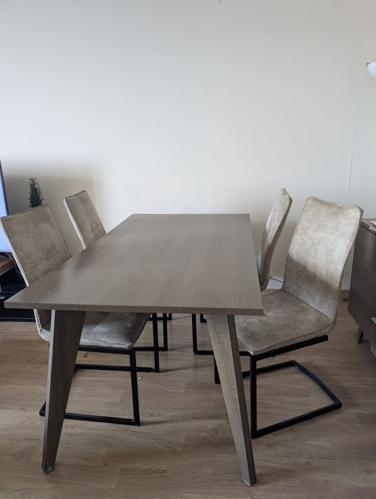 Mesa de jantar 160*60 com 4 cadeiras
