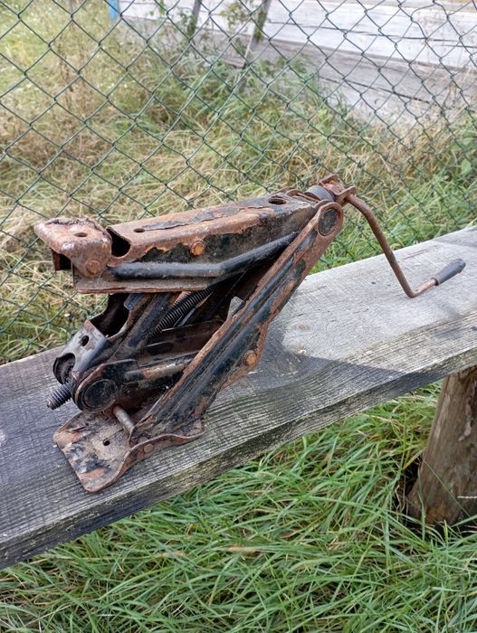 Продам домкрат .