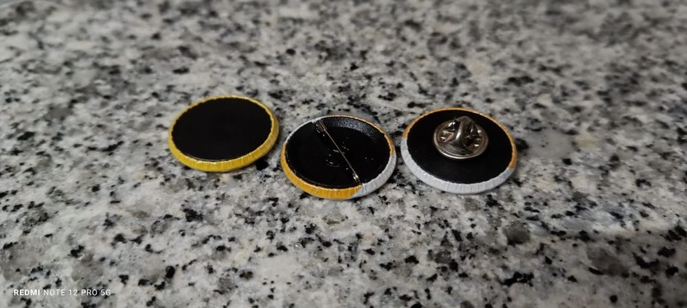 Máquina de fazer pins