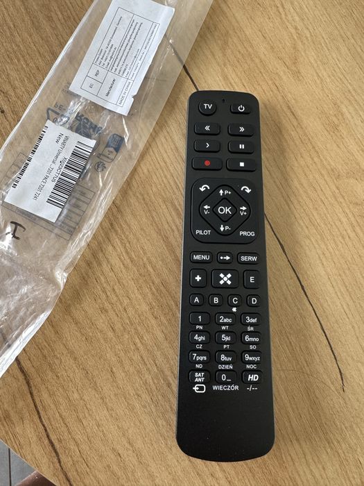 pilot zamienny marki VINABTY przeznaczony do dekoderów NC+, Cyfra+ oraz Philips (modele 6201, 7201, 7241).