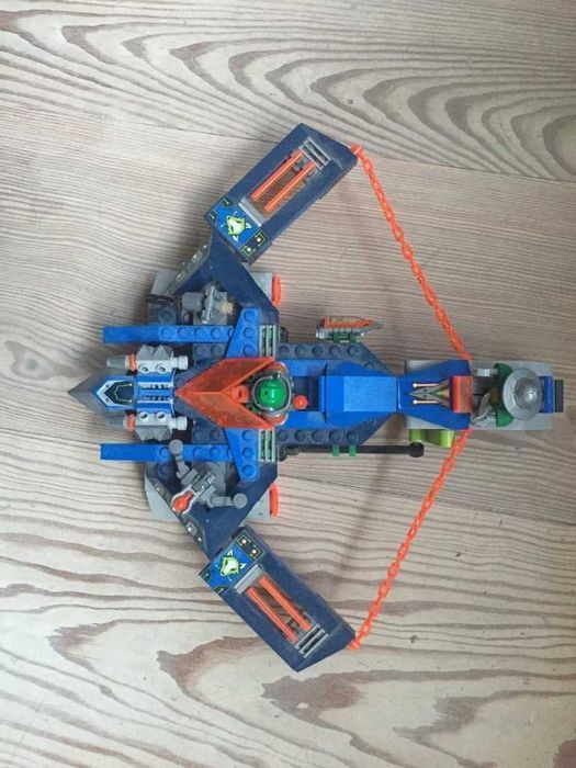 Lego 70320 Nexo Knights Myśliwiec V2 Aarona