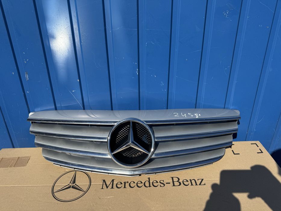 Решітка  радіатора Mercedes W245 B-klass дорестайл