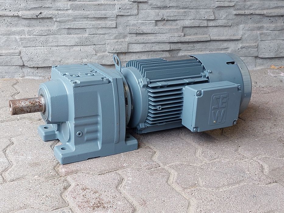 Motoreduktor 2.2kw 187obr./min. z hamulcem.  SEW. R57
