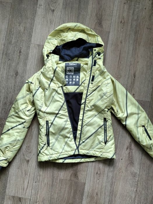 Лижна та сноубордична куртка