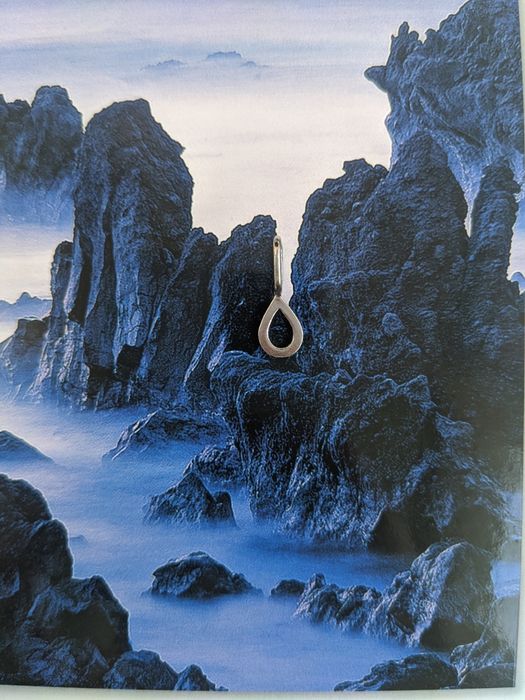 Серебряный кулон капля